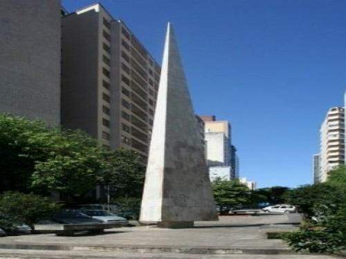 Obelisco da Praça Afonso Arinos