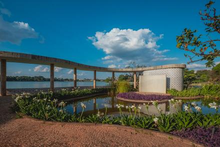 Na presente função a Casa do Baile recebe exposições, mostras, seminários, encontros e outros eventos relacionados com as áreas de arquitetura, urbanismo e design. Foto: Qu4rto Studio/Acervo Belotur