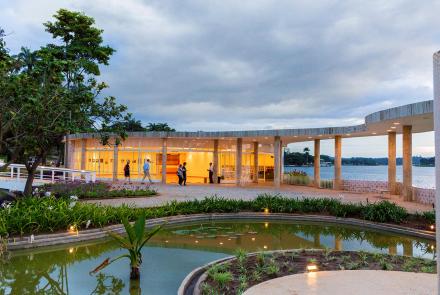 "Eu fiz a marquise da Casa do Baile em curva, que às vezes explicava, dizendo para melhor me fazer entendido, que elas seguiam as curvas da ilha, mas na verdade era o elemento plástico da curva que me interessava." Oscar Niemeyer Foto: Tamires Martins / Acervo PBH