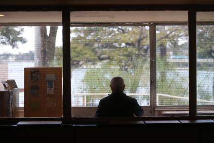 A casa foi projetada por Oscar Niemeyer e construída entre 1940 e 1943. Com telhado em forma de asa de borboleta e planos inclinados, a Casa, que ocupa 680 m² de um terreno de 2.800 m², configura tipologia característica da arquitetura brasileira do modernismo. Foto: Roberto Castro / Acervo MTur