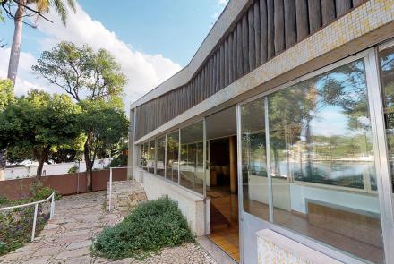 Os visitantes podem percorrer todos os cômodos — como sala, quartos e banheiros — enquanto conhecem mais sobre a história do presidente JK e da Pampulha Foto: Antônio Vitor Campo Maia / Acervo Belotur