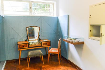 A casa permaneceu ocupada pela família Kubitschek até 1945, quando JK rumou para o Rio de Janeiro para ser empossado deputado federal. Após sua partida, a casa ficou desocupada até 1956, ano em que o amigo, colega de seminário e padrinho de casamento, Joubert Guerra, comprou o imóvel. Foto: Mariane Botelho / Acervo Fundação Municipal de Cultura